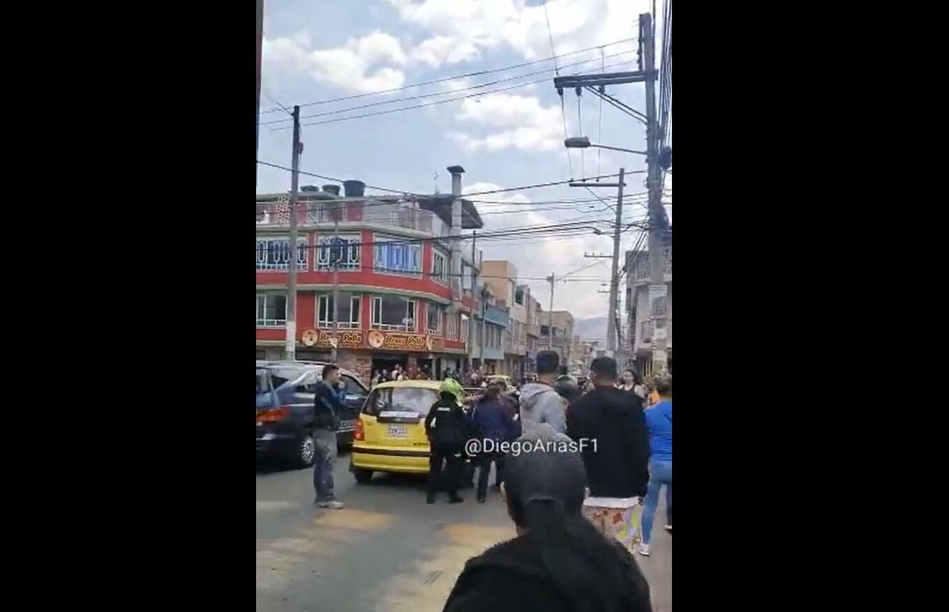 El video del ataque se dio a conocer en redes sociales y, ante lo ocurrido, las autoridades hicieron presencia en el lugar. El teniente coronel Julio César Botero, de la Policía de Bogotá,  señaló que ya se están realizando las respectivas investigaciones.