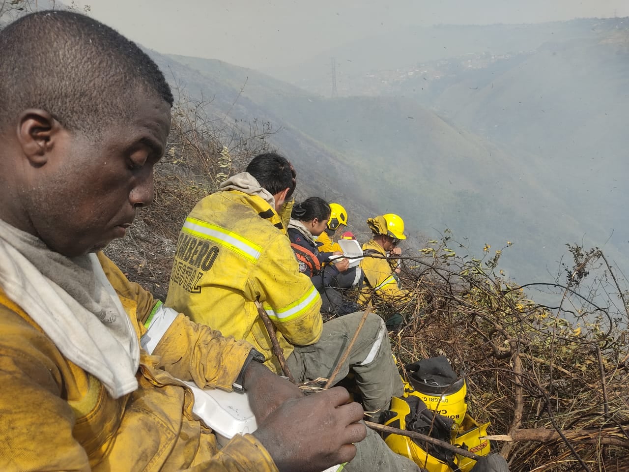 Incendio forestal en cerros de Cali ha dejado más de 330 hectáreas afectadas.