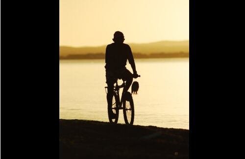 Pequeñas Grandes Tareas / Profesional

"Fotografía tomada "On Shot" de madrugada en el Cabo de la vela en enero de este año. ¨Pequeñas labores que todos los días brillan desde el  silencio. Familias que se alimentan gracias a la mano que trabaja duro antes de que llegue el alba. Colombianos que construyen patria". 

