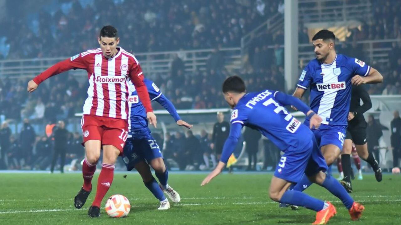 James Rodríguez jugó 70 minutos con Olympiacos en la Superliga de Grecia.
