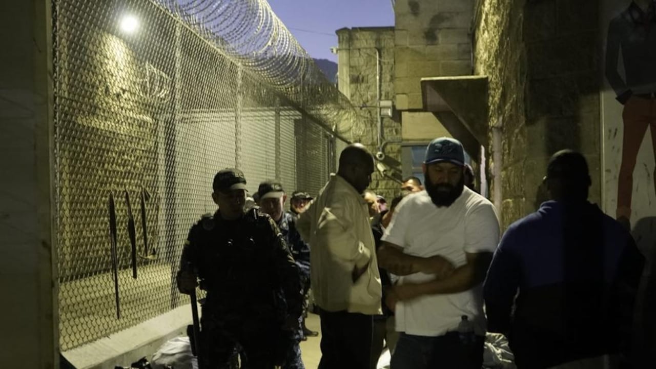 El Inpec ordenó “revolcón” en el pabellón de extraditables en La Picota. Todos los privados de la libertad fueron sacados de sus celdas.