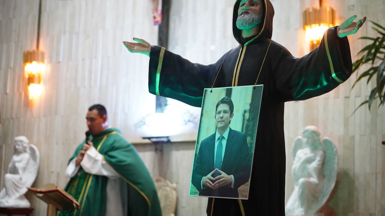 La familia del fallecido precandidato presidencial se encomendó a San Chárbel durante más de dos meses.