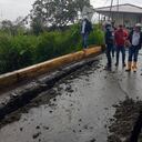 En la zona se presenta un desprendimiento lateral de la banca, el cual se han ido acelerando con el paso de las horas.