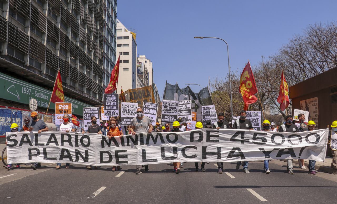 El gobierno anunció el viernes el aumento de 311% de una Asignación de Ayuda Escolar para 7,3 millones de niños, que recibirán 70.000 pesos (79 dólares) para gastos en el inicio del ciclo lectivo, en marzo.