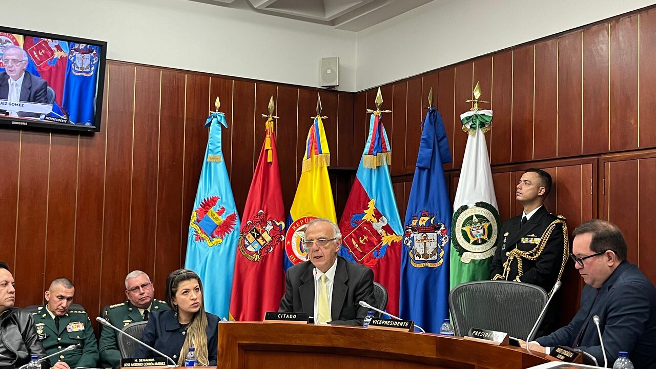 Ministro de Defensa Iván Velásquez respondió en el Congreso.