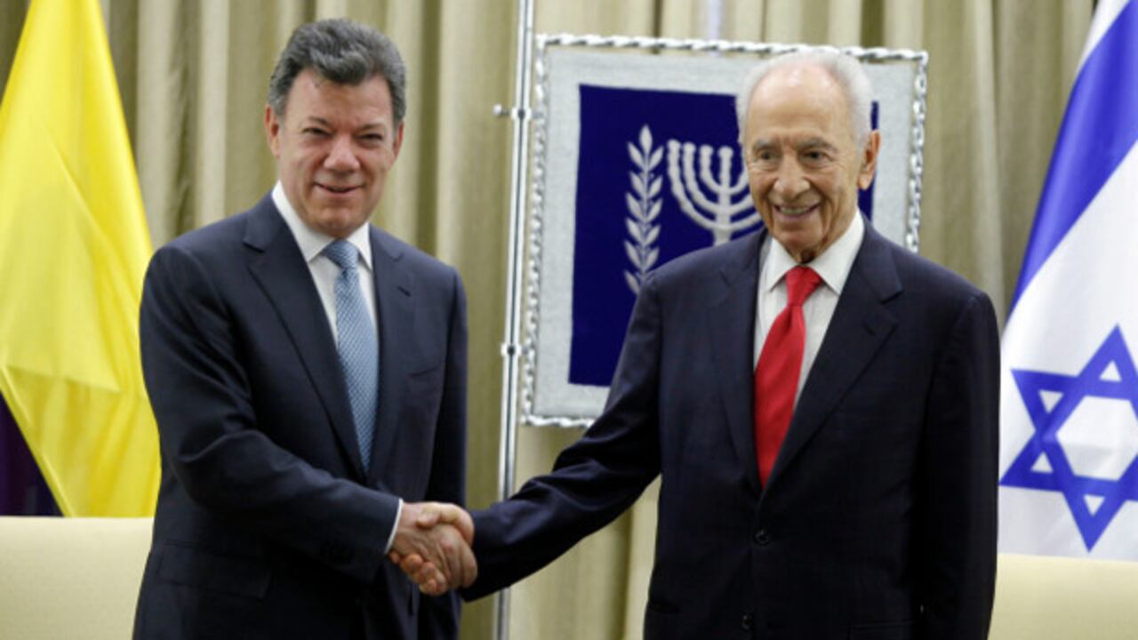 El presidente Juan Manuel Santos y el jefe de Estado de Israel, Simón Peres.