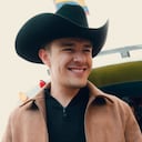 Luis Alfonso en un cantante de música popular colombiano.