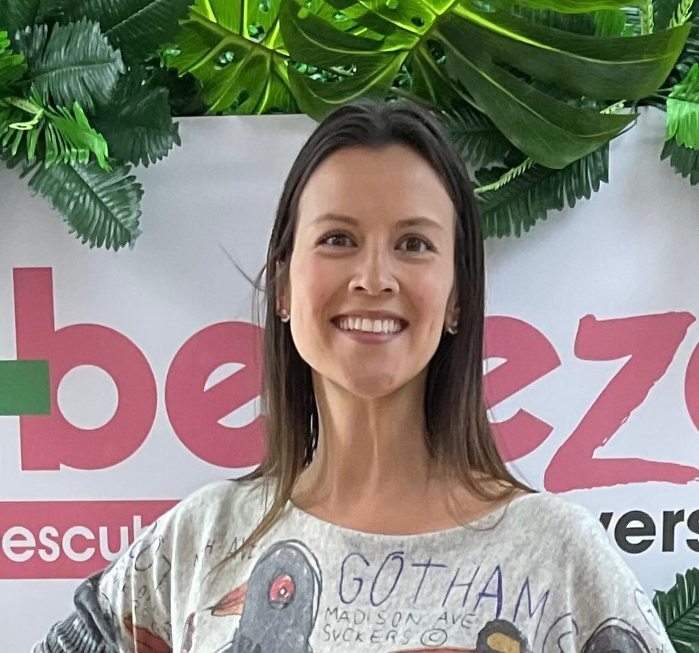 En el hogar de Paola Santos se invirtieron los roles tradicionales y es el padre quien se queda en casa.