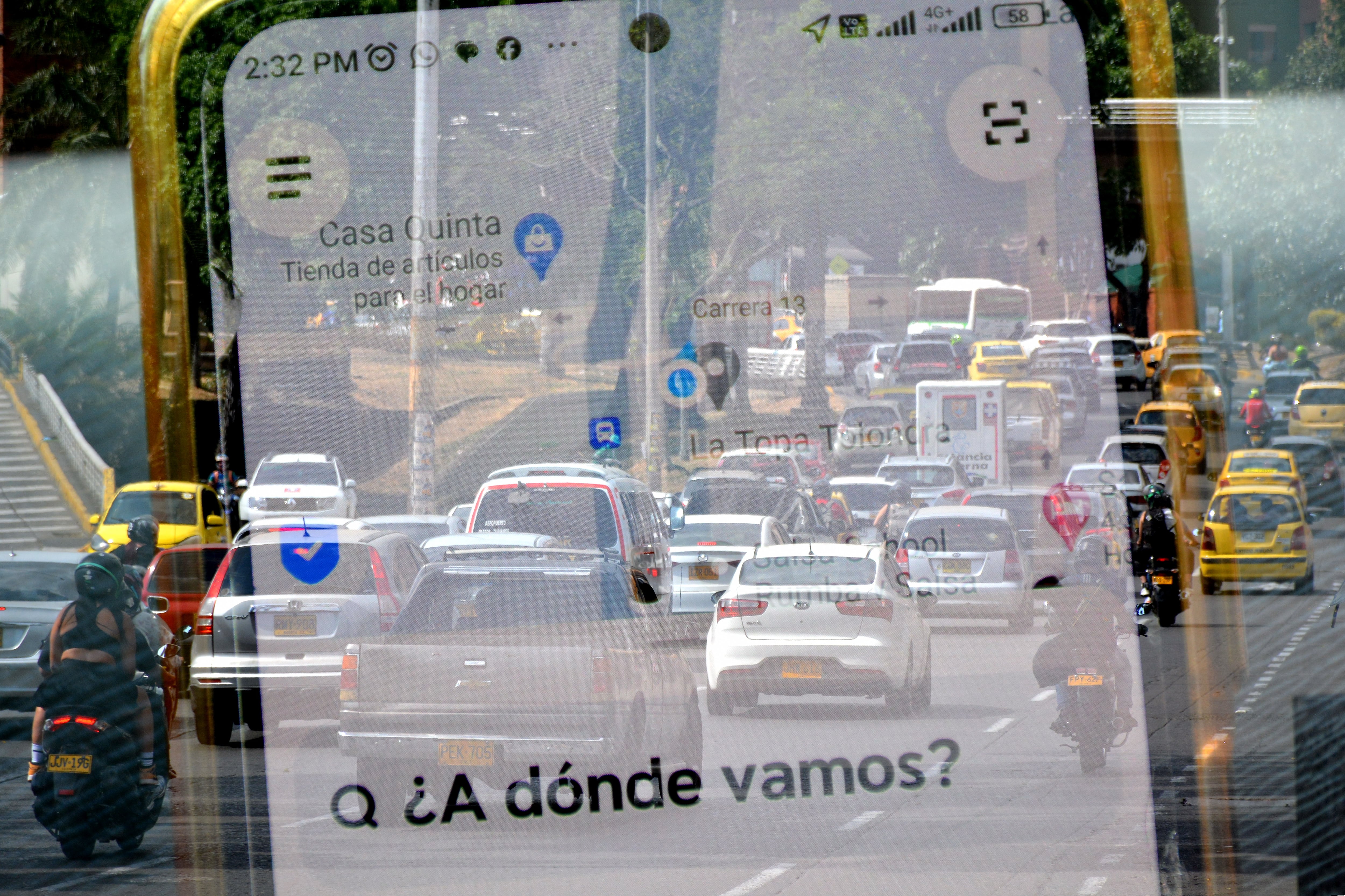 Secretaría de Movilidad Distrital iniciará operativos de control a los vehículos de Transporte que trabajen con plataformas. 19 de septiembre de 2024. Foto Jorge Orozco / El País.