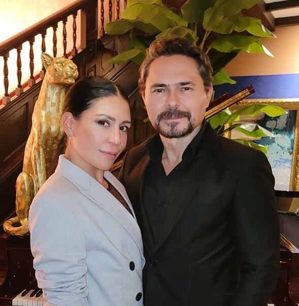 El actor le lleva 16 años a su pareja