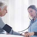 La hipertensión puede causar serios inconvenientes de salud, especialmente afectar el corazón.