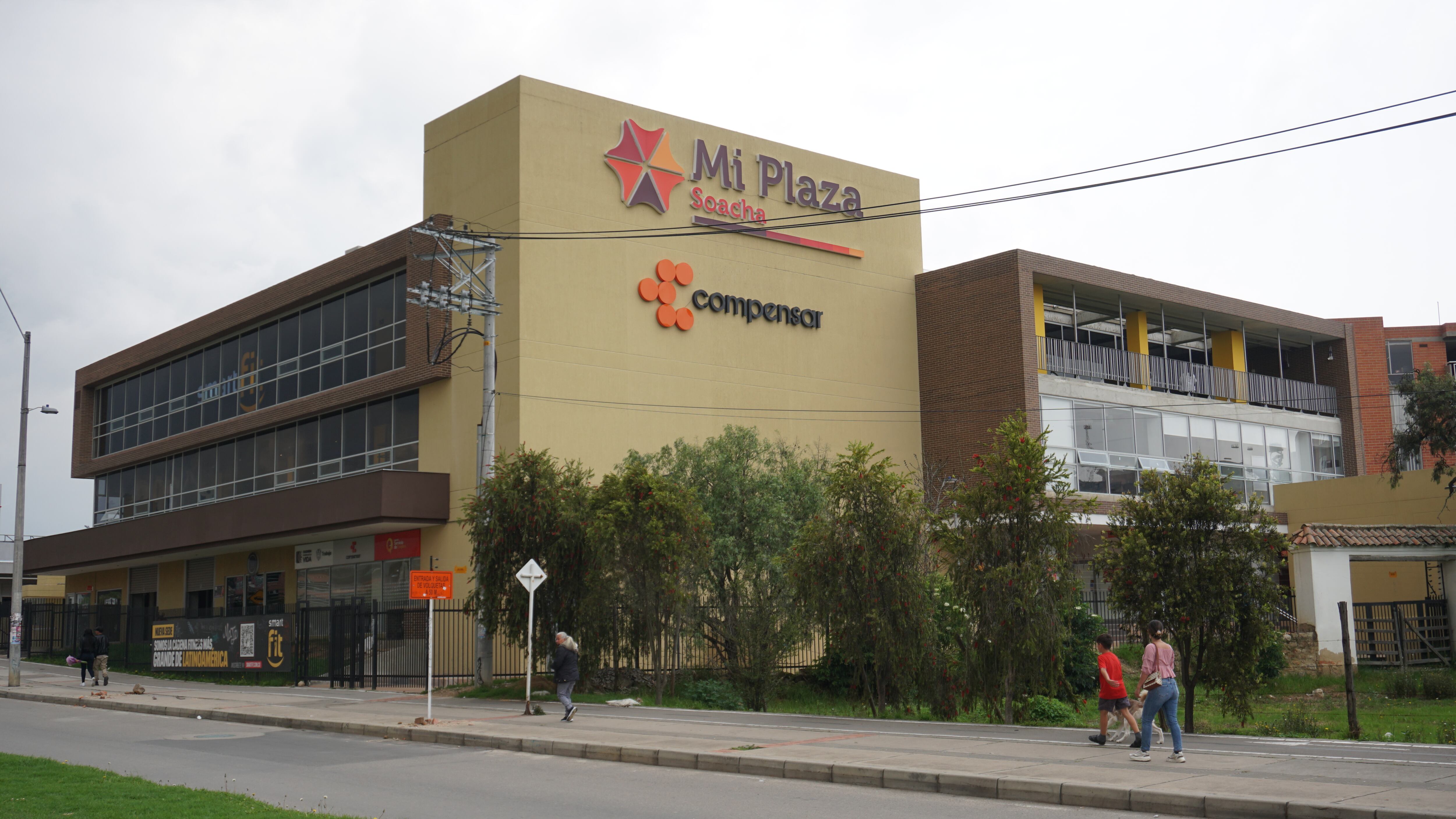 La Caja de Compensación Familiar Compensar construyó una nueva sede en el centro comercial Mi Plaza Soacha, con la que espera contribuir a que las familias, que residen en dicha región limítrofe con Bogotá.