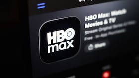 El logotipo de HBO Max aparece en la pantalla de un teléfono inteligente en la tienda de aplicaciones de Apple.