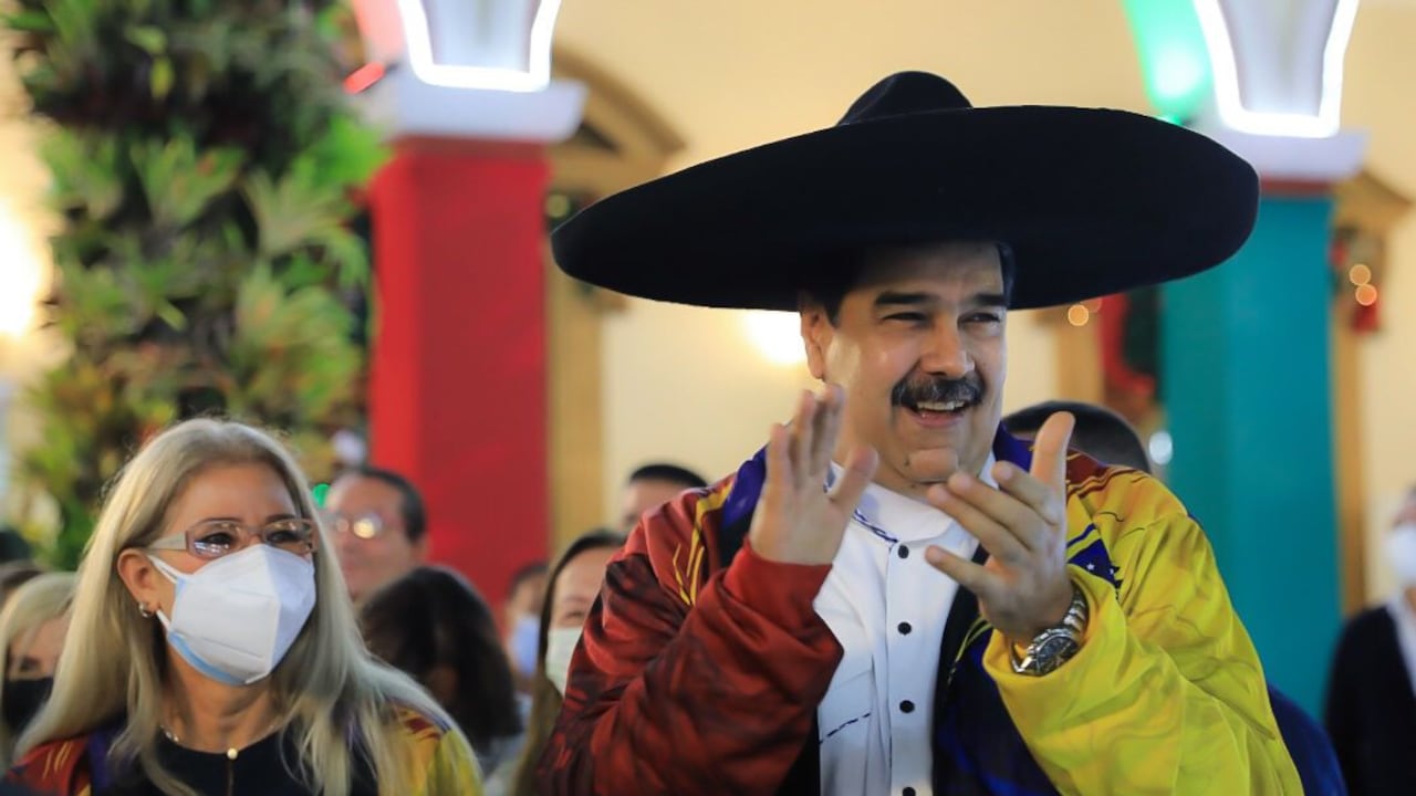 Nicolás Maduro luce un sombrero de mariachi en su cumpleaños