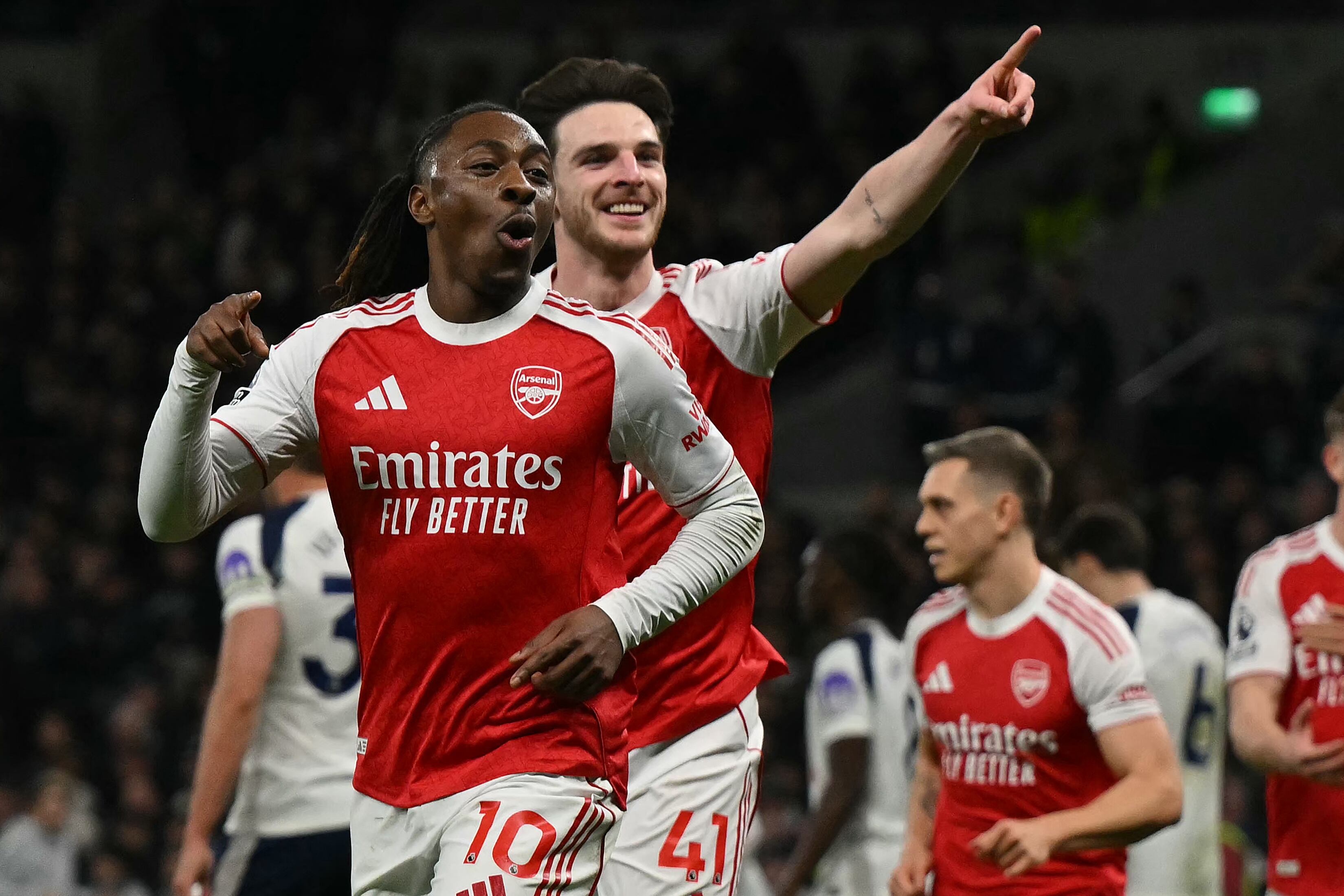 Arsenal se quedó por goleada con el clásico del norte de Londres.
