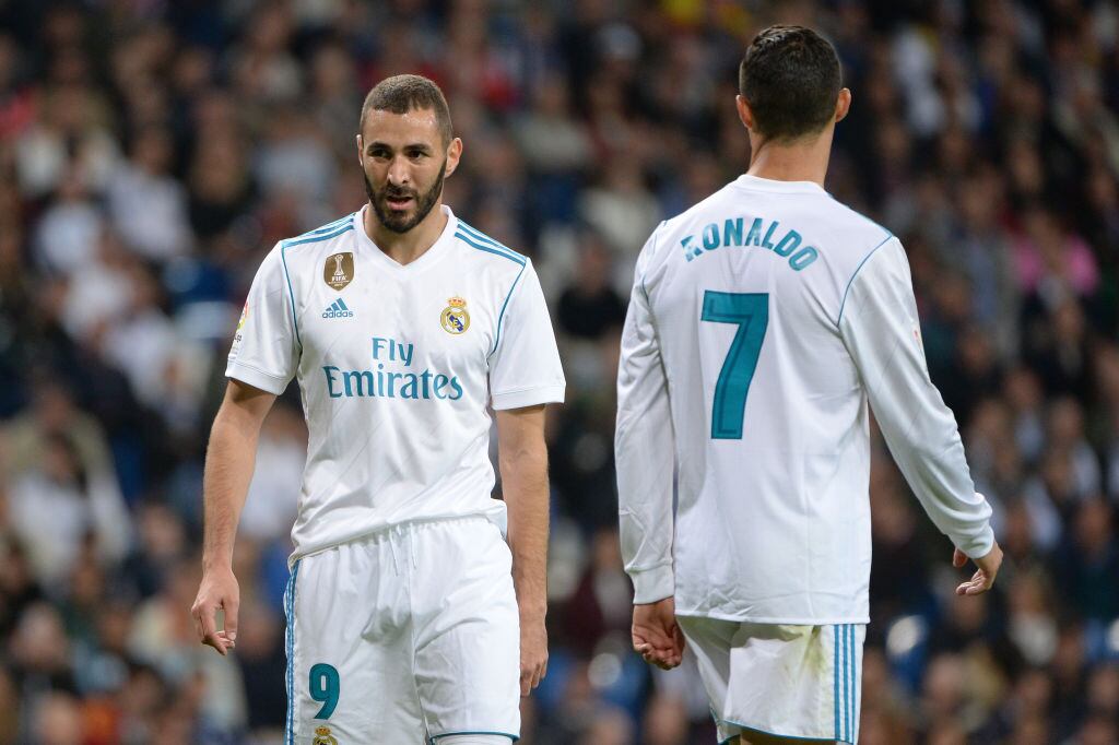 Karim Benzema y Cristiano Ronaldo en partido con el Real Madrid.
