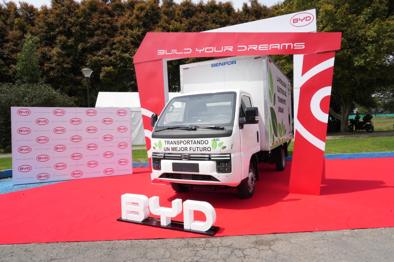 BYD presenta el T35, su apuesta por la logística urbana eléctrica en Colombia