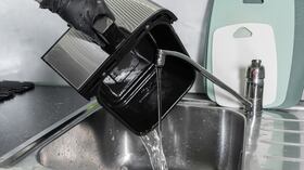 Un profesional en química compartió una técnica práctica que facilita el aseo profundo de la Air fryer en casa.