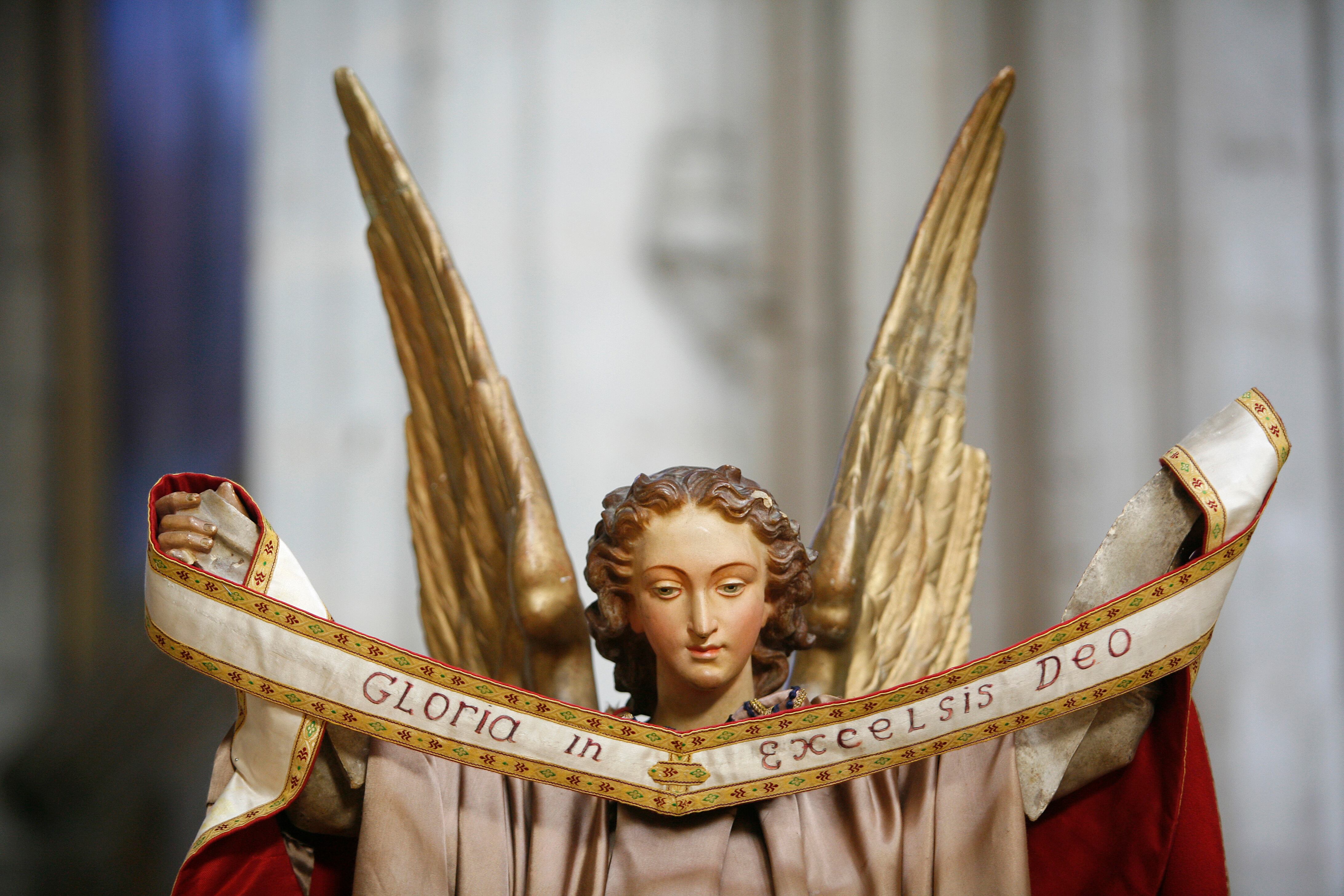 Las Sagradas Escrituras describen historias en las cuales estos ángeles se manifestaron.