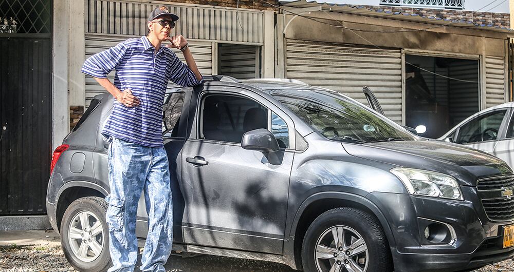 El papá de Asdrúbal medía 1,95 y la más bajita de sus hermanas, 1,82.