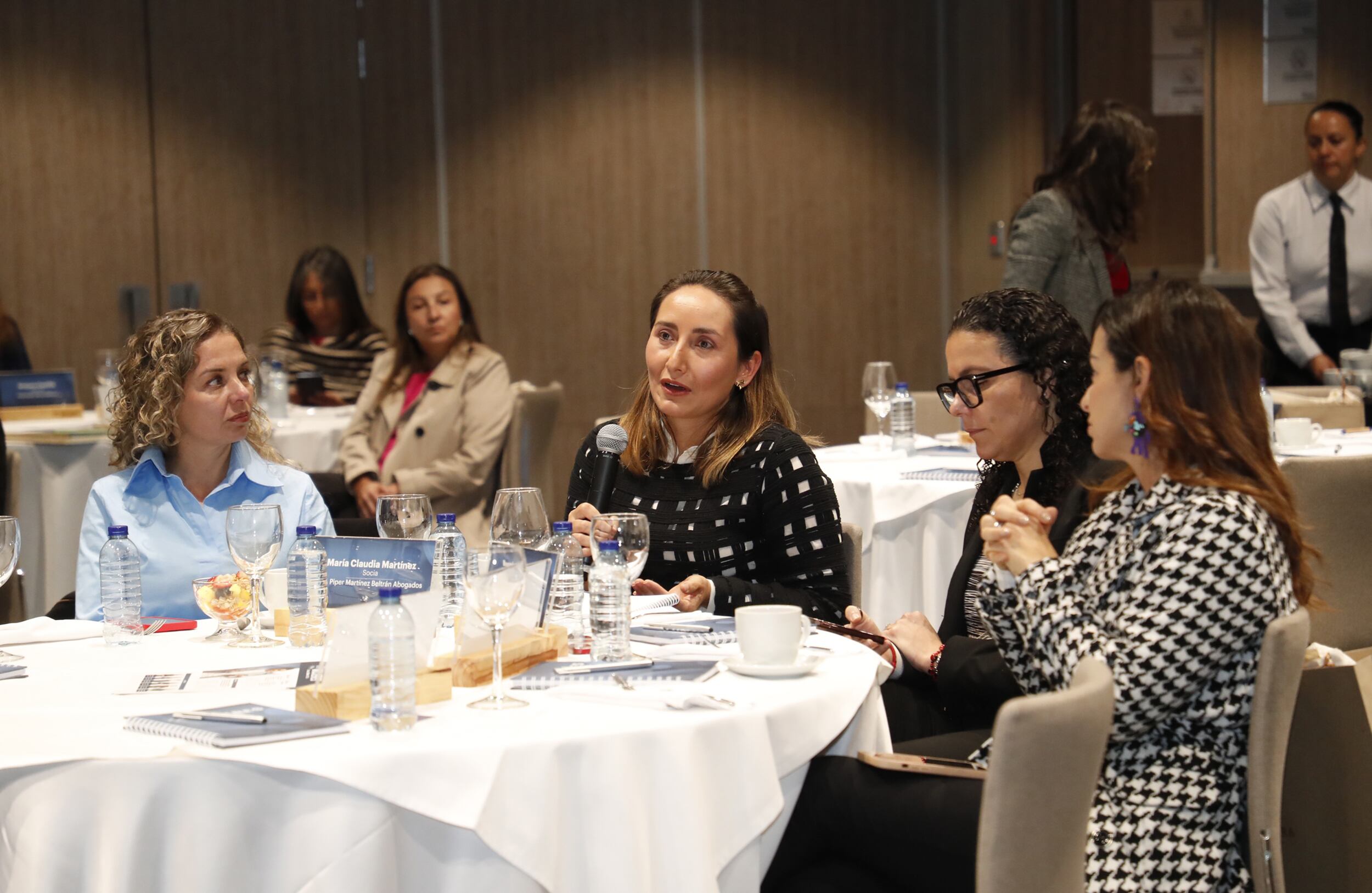 Pilar Amorocho, gerente general de Sándwich Qbano; María Claudia Martínez, socia de DLA Piper Martínez Beltrán Abogados; Begoña Aristy, VP y gerente general de PepsiCo Alimentos para la Región Andina; Carolina Masso, CEO de Gamma Ingenieros.
