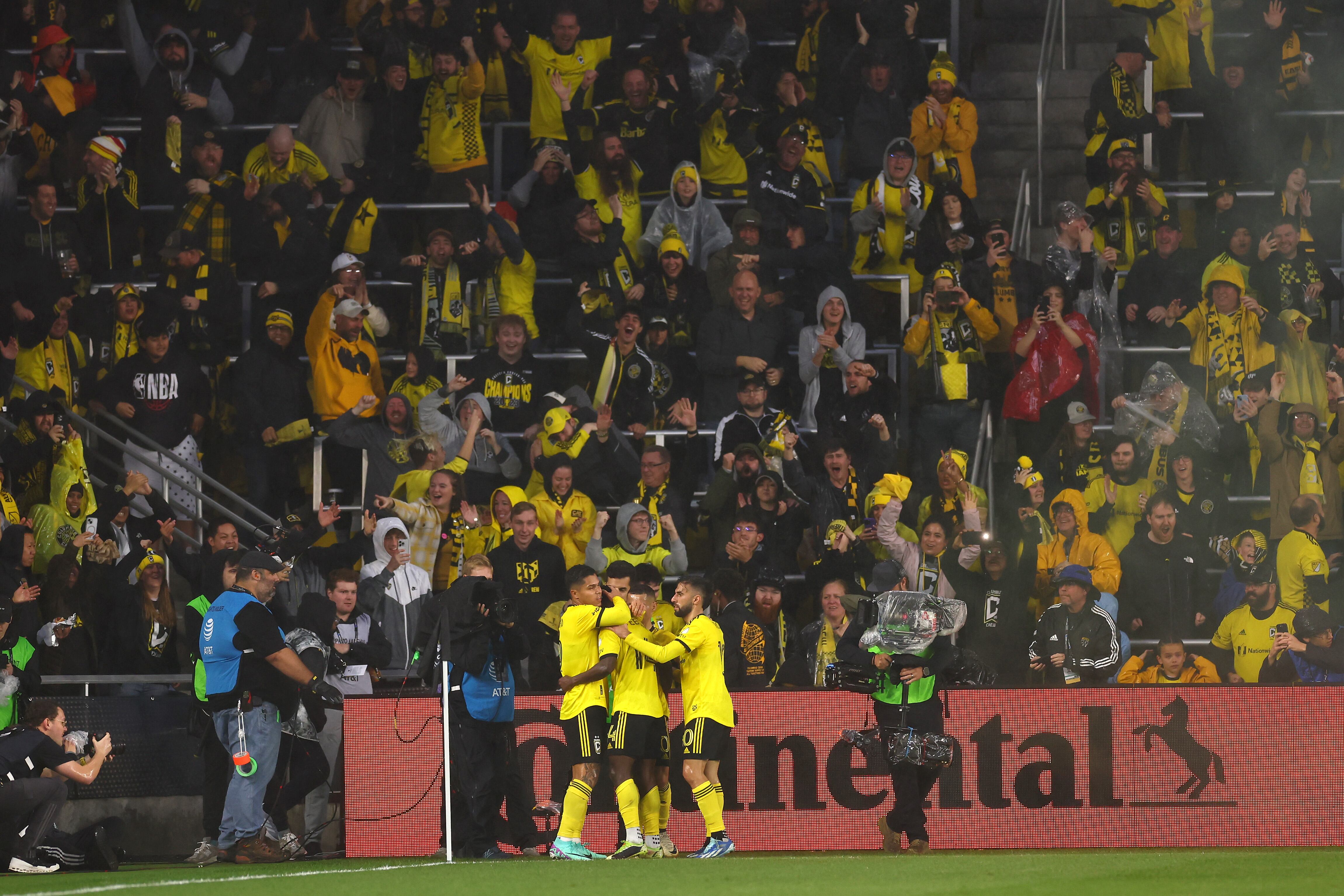 Columbus celebrando uno de los tantos del partido.