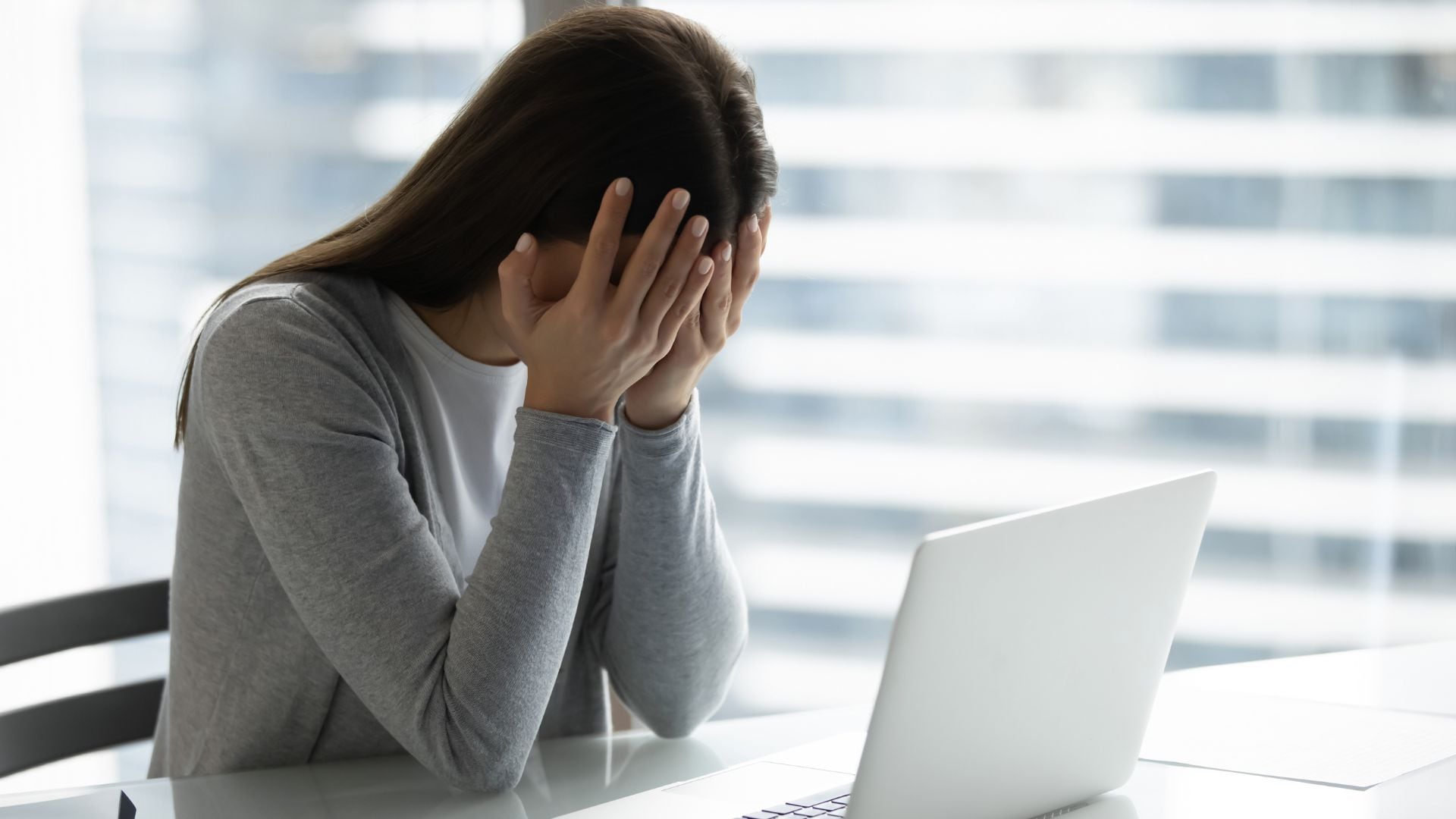 Las víctimas deben recopilar pruebas, informar al banco y denunciar ante la Policía.