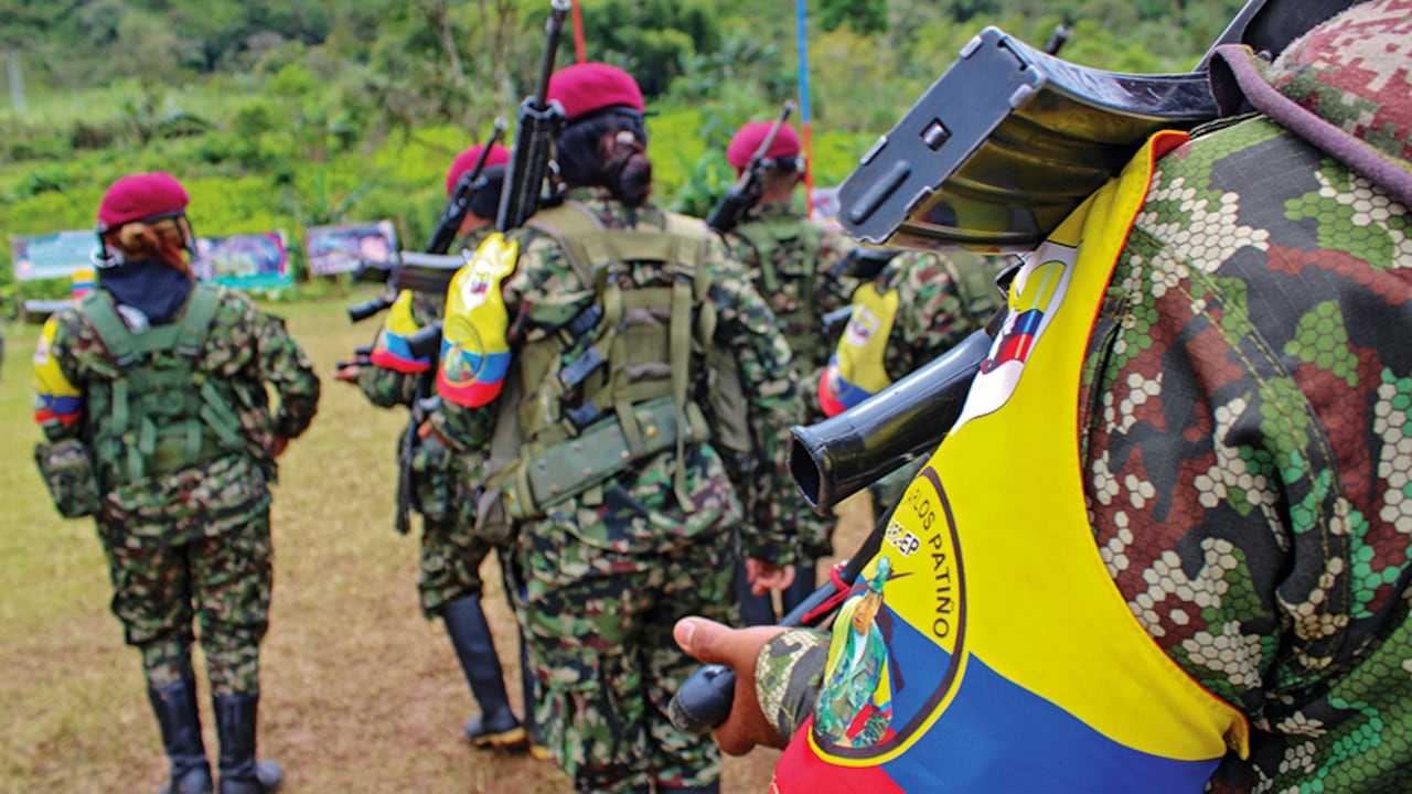 Como en décadas pasadas, las guerrillas están patrullando en zonas rurales y las Fuerzas Militares están maniatadas por el cese al fuego bilateral que pactó el Gobierno Petro.