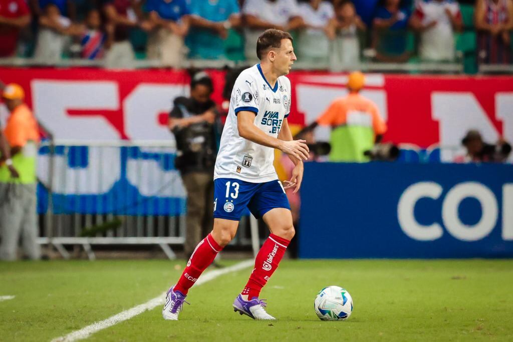 Santiago Arias, de Bahía, durante el partido de Copa Libertadores contra Internacional.