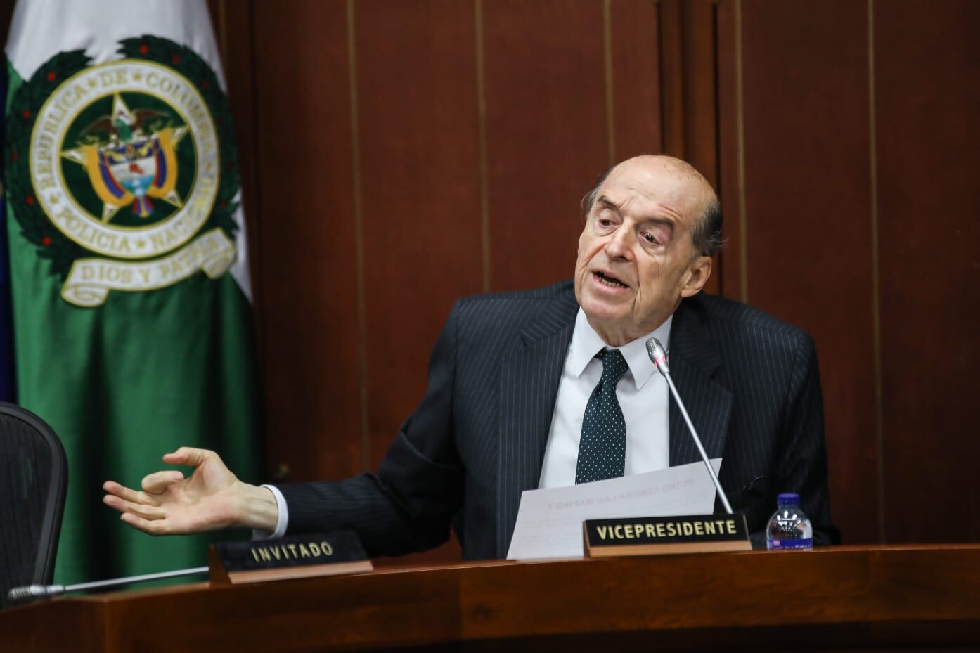 Canciller Álvaro Leyva en debate de control político con el Ministro del Interior Luis Fernando Velasco