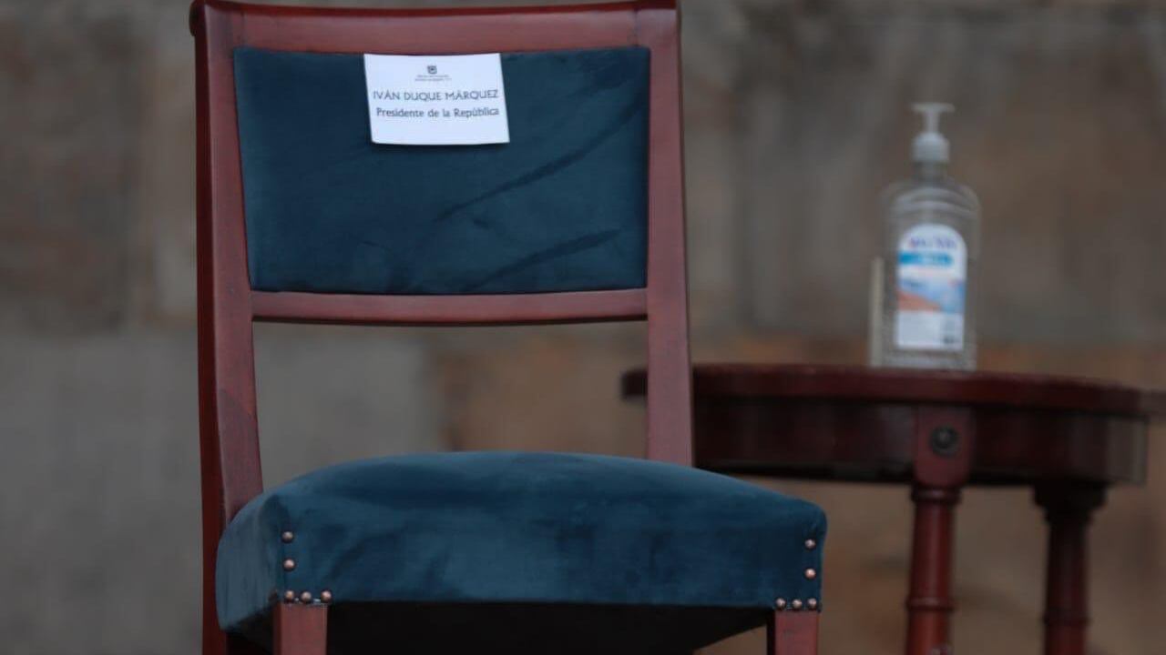 La silla vacía de Duque y el papelito ha generado toda una polémica.