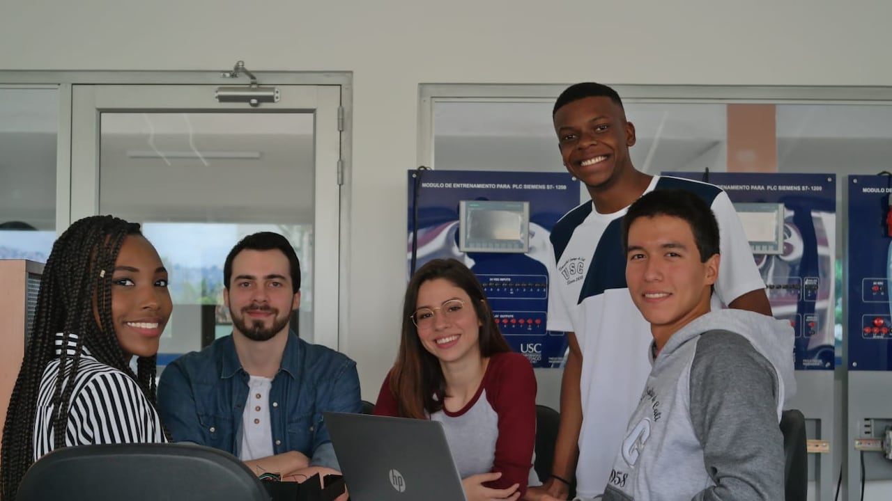 Los estudiantes de la modalidad virtual tendrán acceso a los mismos beneficios que quienes estudian de forma presencial.