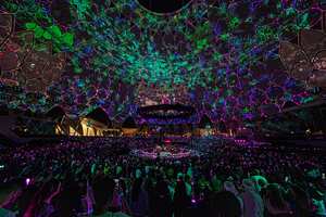 Will Champion, Chris Martin, Jonny Buckland y Guy Berryman de Coldplay actúan en vivo en el escenario en Al Wasl Plaza el 15 de febrero de 2022 en Dubai, Emiratos Árabes Unidos.