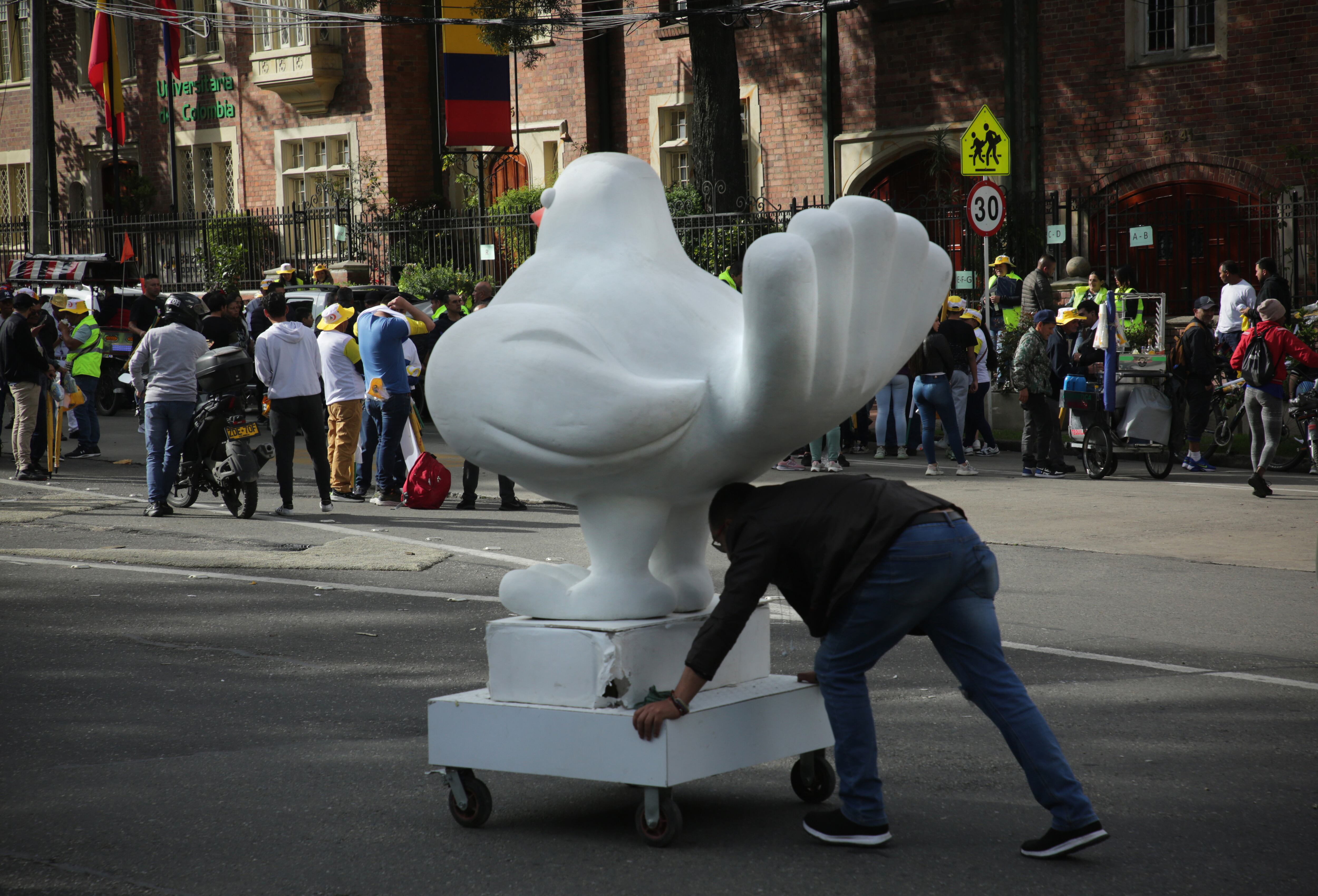 Este 1 de mayo se llevaron a cabo las  manifestaciones del Día Internacional del Trabajo. Igualmente, se realizó una nueva jornada de movilizaciones en favor del gobierno de Gustavo Petro, quien convocó a todos sus simpatizantes.
Paz total
Bogota mayo 1 del 2024
Foto Guillermo Torres Reina / Semana