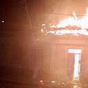 Dos muertos tras incendio en antigua casa en el centro de Cali.