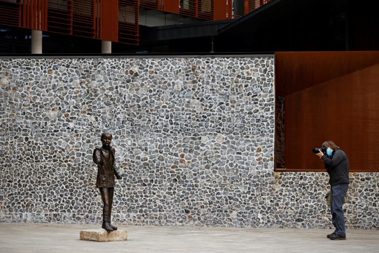 Una estatua de Greta Thunberg crea polémica en una universidad británica