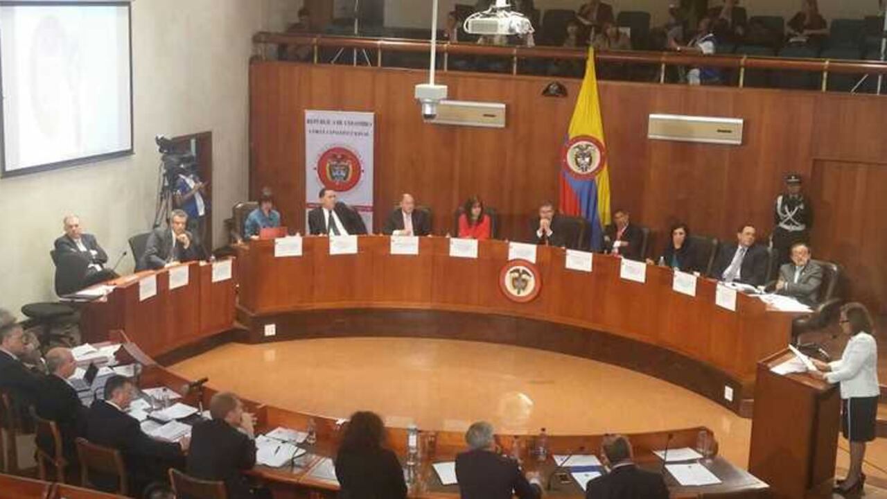 Las FARC deberán expresarle a la Corte si creen que las negociaciones que han adelantado con el Gobierno tienen el estatus de un tratado.