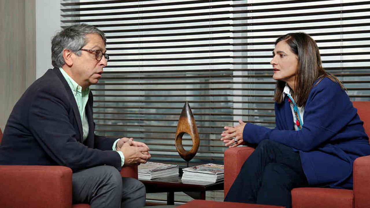 Ángela María Orozco, ministra de Transporte, en entrevista con Rodrigo Pardo.