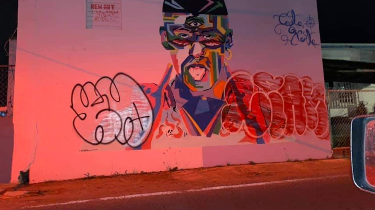 El mural con el rostro del cantante fue hecho por el artista puertorriqueño Eric Chacón en mayo de 2019.