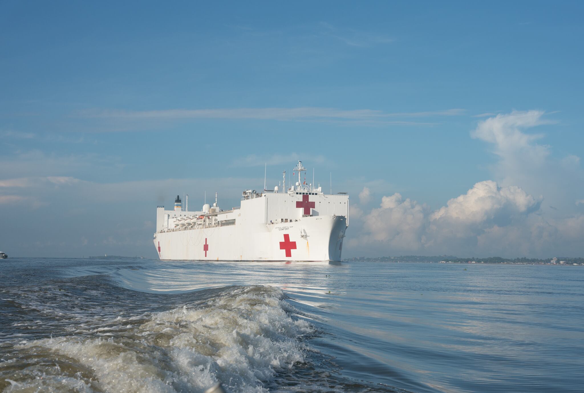 Buque Hospital USNS Comfort a Cartagena. Janice Fedak. Embajada de Estados Unidos.