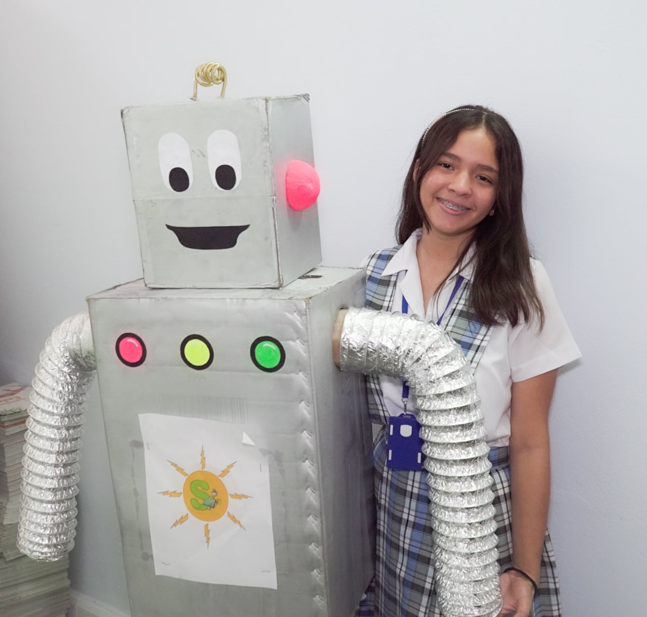 Camila Barros en uno de los proyectos realizados en su colegio.