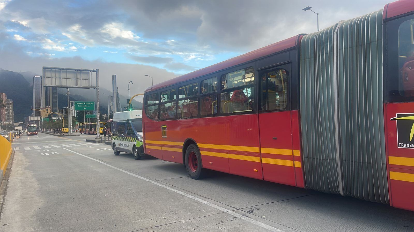 El articulado fue parado por la Policía y revisaron a cada persona.