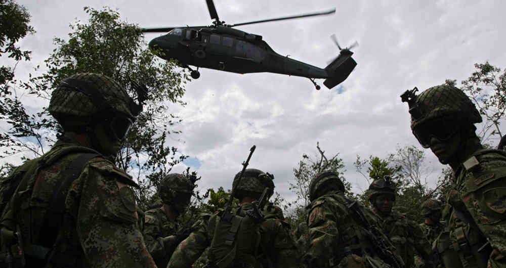 Tenemos más de 100 helicópteros operando en Colombia, que prestan distintas funciones logísticas, humanitarias y de combate. 