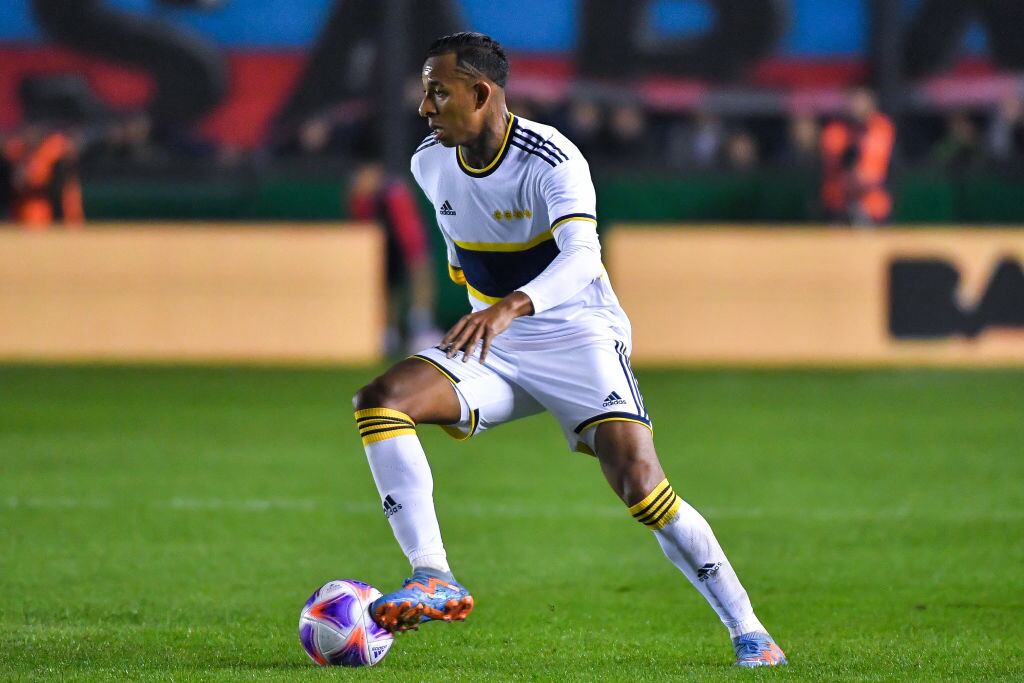 SSARANDI, ARGENTINA - JUNE 01: Sebastian Villa of Boca Juniors in action during a match between Arsenal and Boca Juniors as part of Liga Profesional 2023 at Julio Humberto Grondona Stadium on June 01, 2023 in Sarandi, Argentina. (Photo by Amilcar Orfali/Getty Images)