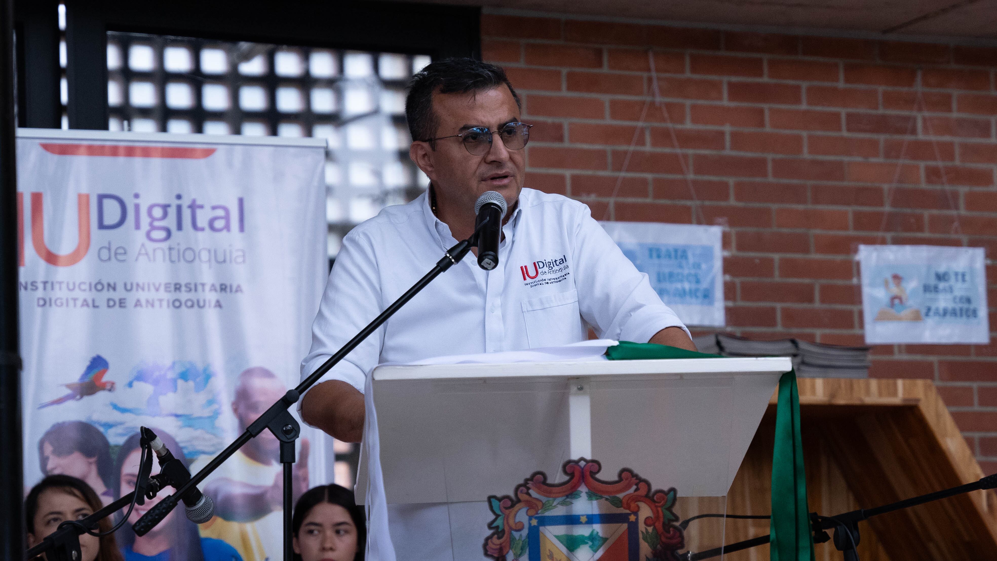 Jasson Alberto de la Rosa Isaza, director de IU Digital, destacó cómo Colombia le apuesta a una educación más inclusiva por medio de la tecnología.
