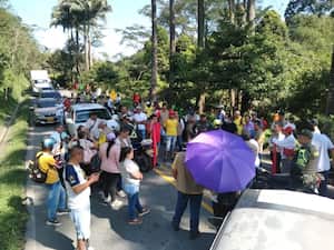 La comunidad pide un diálogo con el Gobierno nacional para levantar el bloqueo.