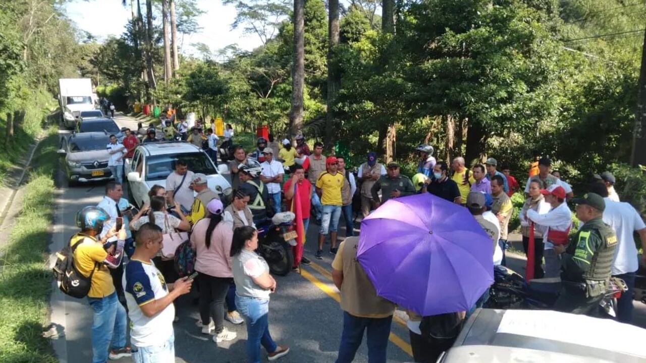 La comunidad pide un diálogo con el Gobierno nacional para levantar el bloqueo.