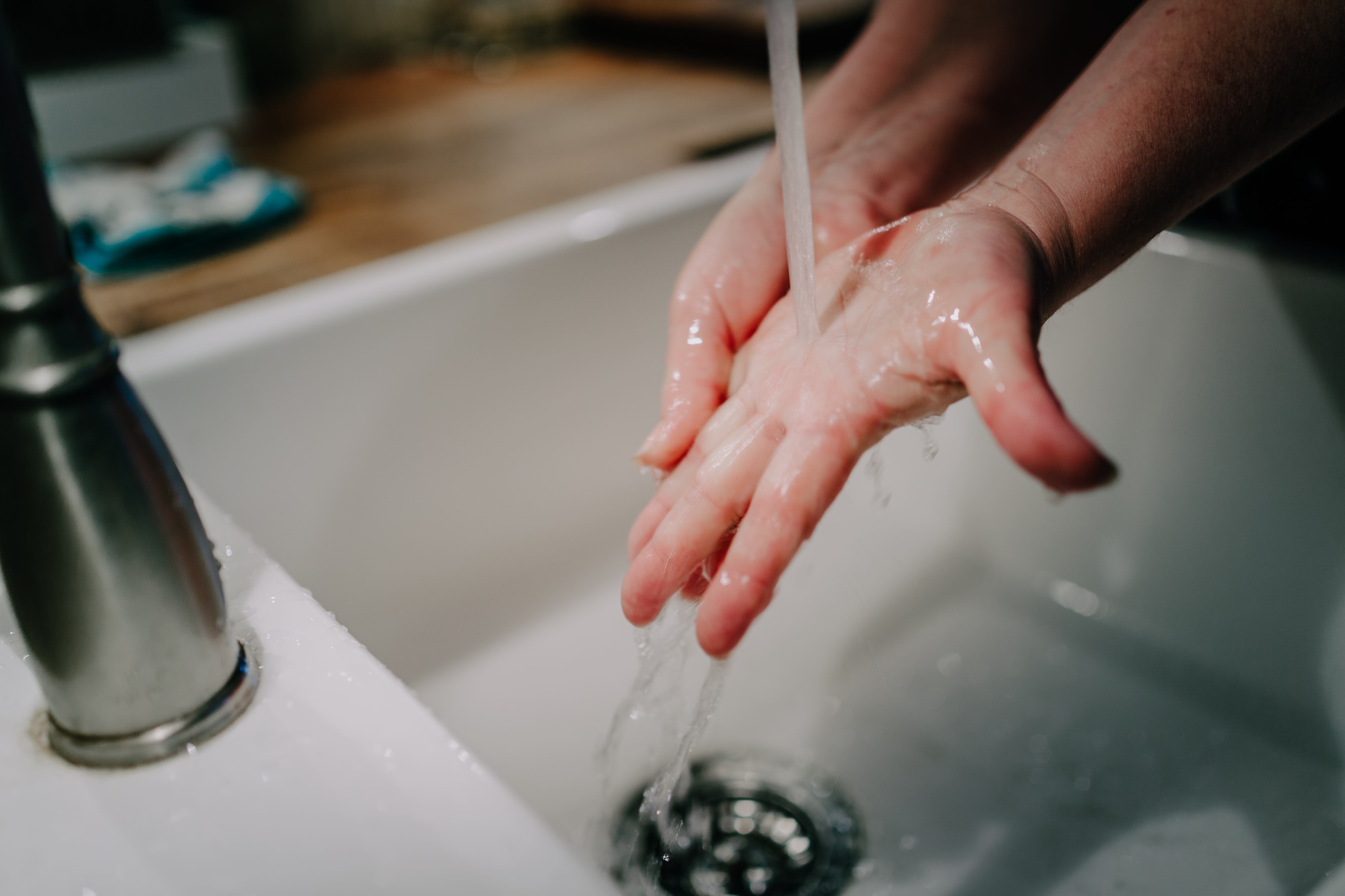 La falta de acceso a agua potable y saneamiento adecuado sigue afectando a millones de personas en América Latina.