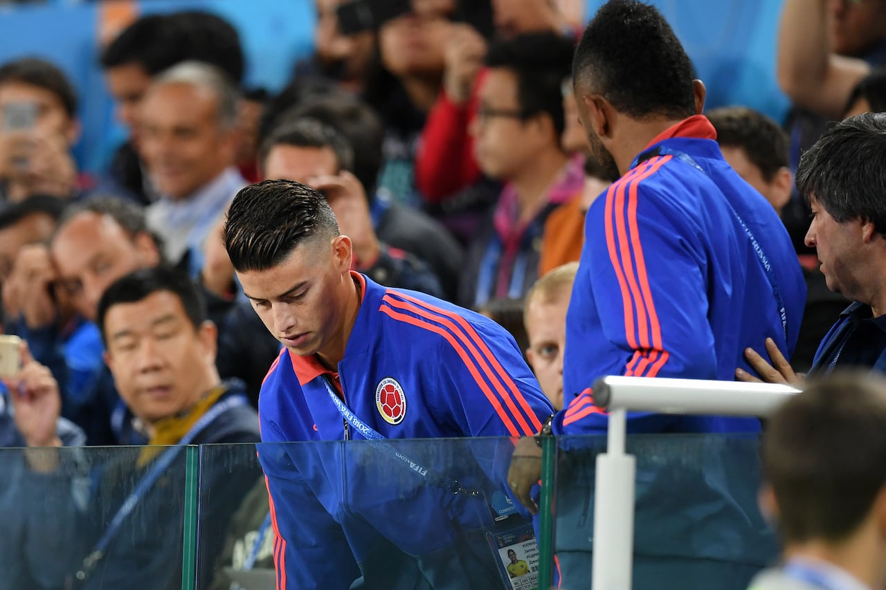 James Rodríguez, en la tribuna, viendo los octavo de final del Mundial 2018 entre Colombia e Inglaterra.