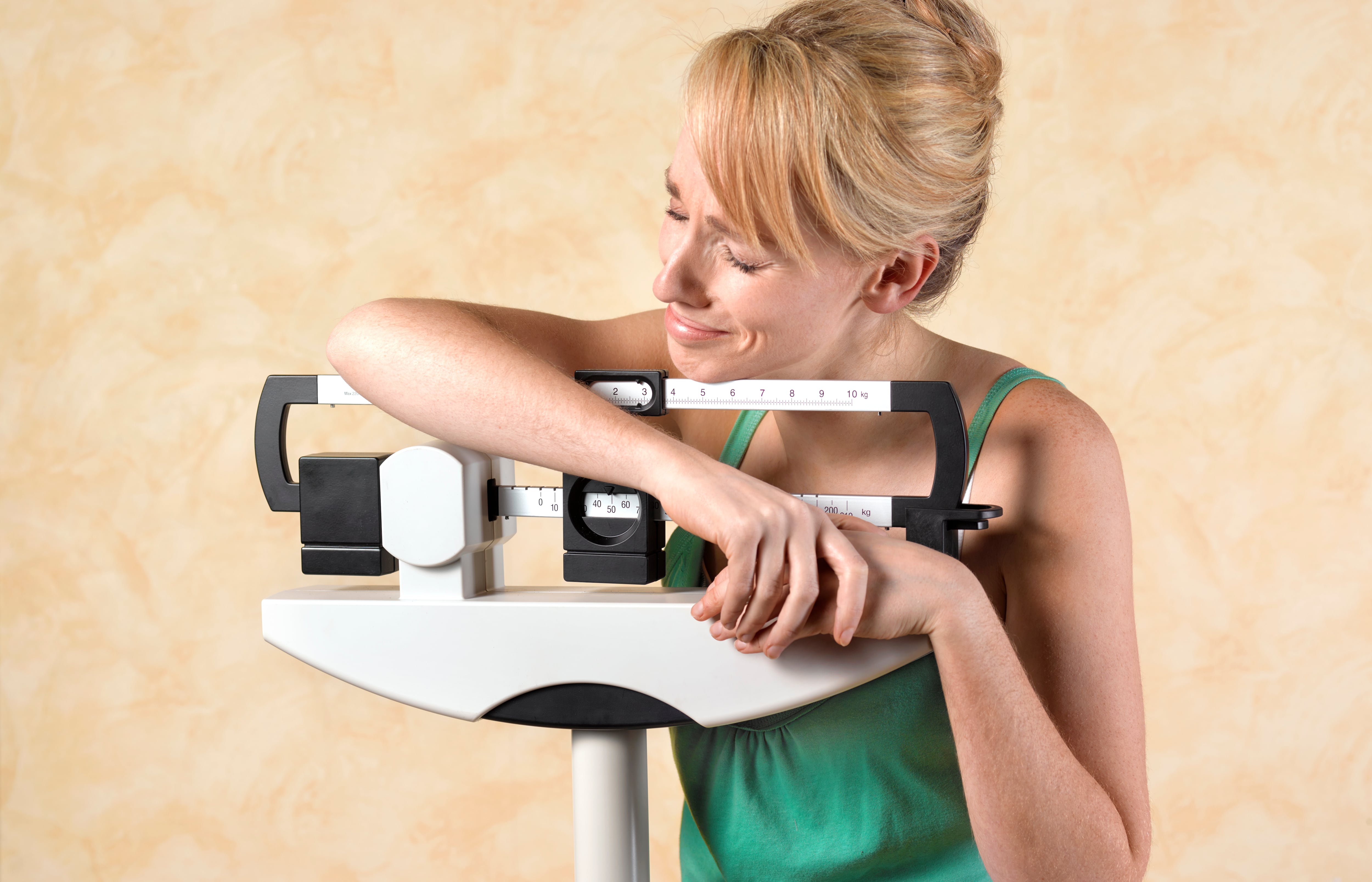 Es importante incluir en los hábitos una dieta balanceada y una rutina de ejercicio.